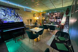 JAYUNA Piano Bar-Brasserie