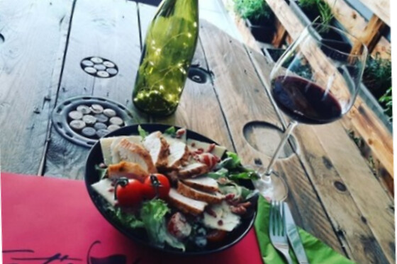 Eat's Wine O Clock - photo 2