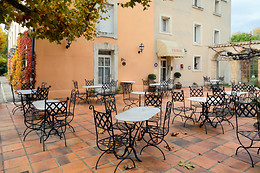 Hotel The Originals du Parc Avignon Est