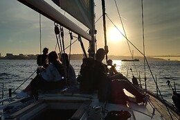 Salty Planet Charter I Sailing Tours Lisboa