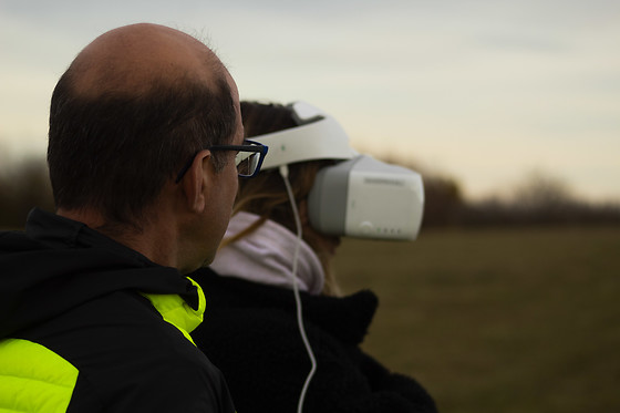 Initiation au pilotage de drône avec casque virtuel en Auvergne
